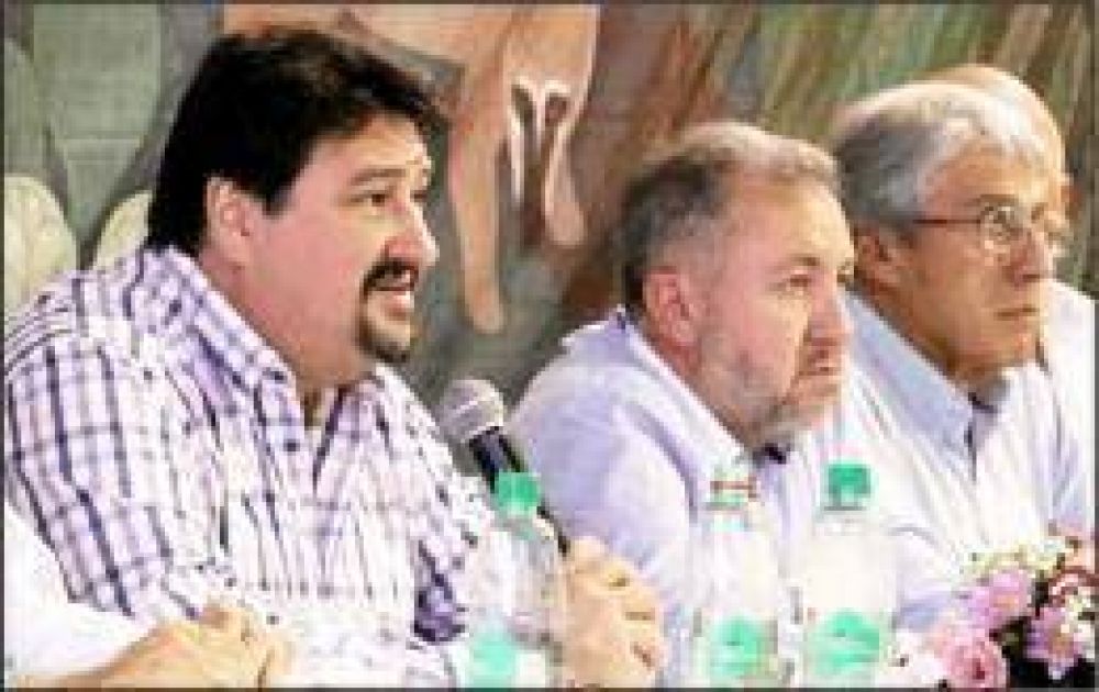 Closs present� el programa de remodelaci�n de nueve plazas y del Parque Paraguayo