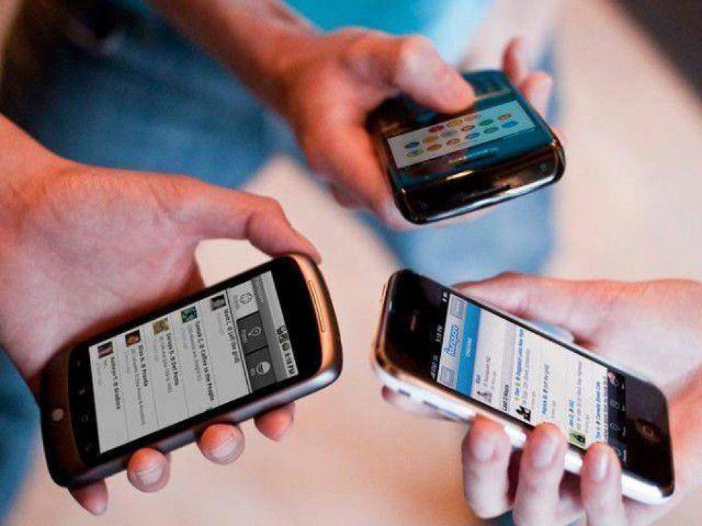 Rizzi asever� que �estamos hartos de la desidia con la que se manejan las empresas de celulares�