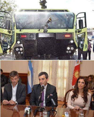 Tras la entrega de una autobomba el Ministro Randazo firm� convenios con Intendentes del interior de la provincia
