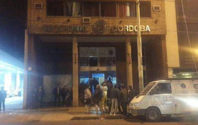 Un grupo de choferes tom� la sede de la UTA en C�rdoba