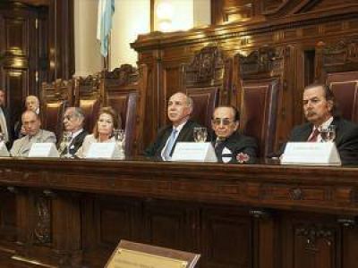 Si Gioja se candidatea, �resuelve la Corte local?