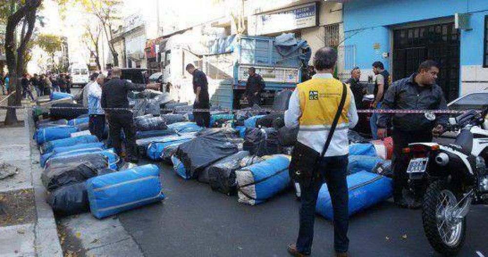 Operativo en Balvanera por mercader�a ilegal