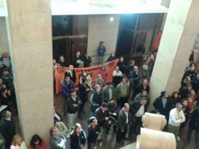 Trabajadores de la Administraci�n Central aceptaron el aumento del 35%