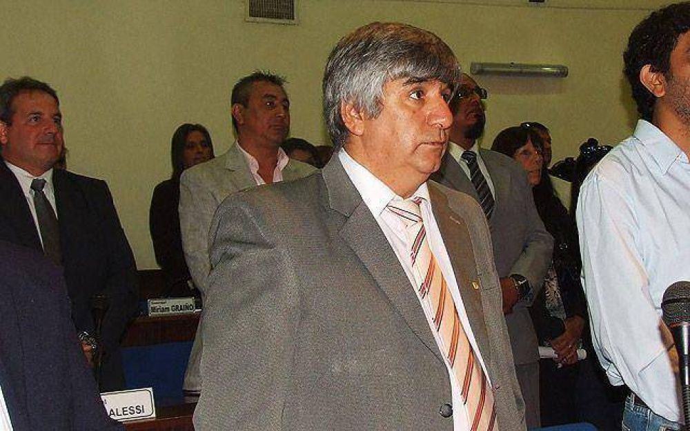 Para Gamarra, las salidas del FR se deben �a la inexperiencia de Massa�
