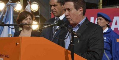 EL GOBERNADOR DANIEL SCIOLI Y EL INTENDENTE DARO DAZ PREZ, PUSIERON EN FUNCIONES A LOS PRIMEROS EGRESADOS DE LA POLICA LOCAL