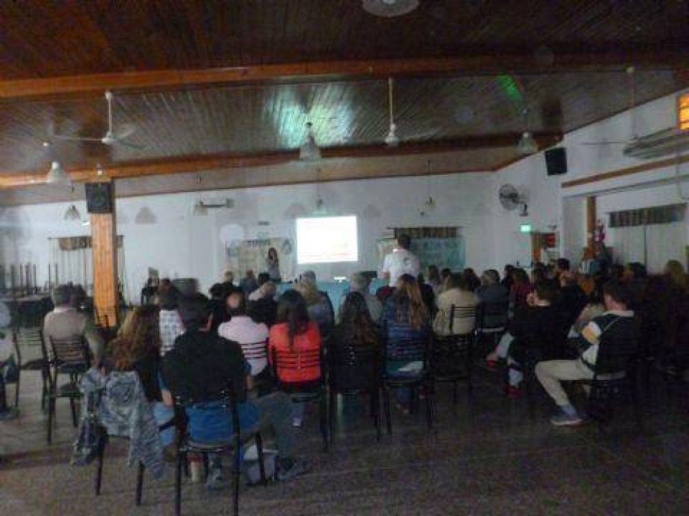 Ni un concejal estuvo presente en la charla-debate sobre termas