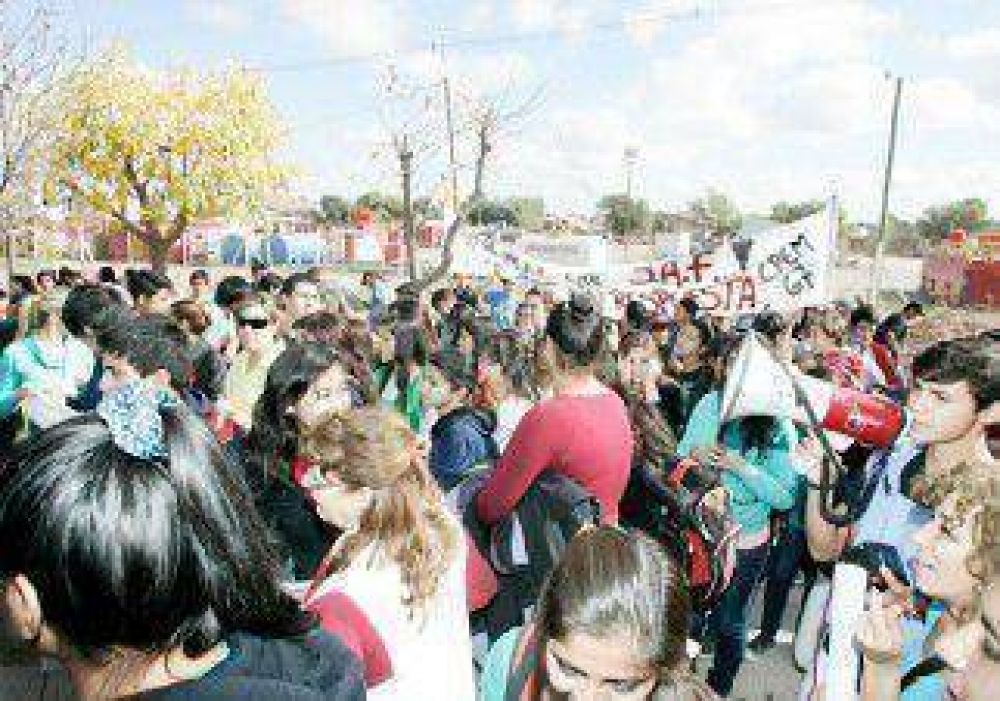 Vaca Muerta desbord� las escuelas de Centenario