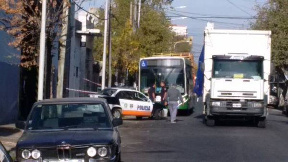 Asalto, tiros y terror a bordo de un colectivo: dos ladrones muertos