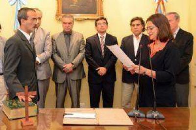 Augusto Barros, asumi� como director de Justicia