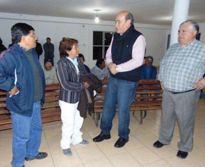 Diputado nacional junto a peque�os productores