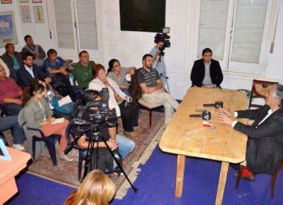 Alberto Rodr�guez Sa� anunci� que construir� un hospital sindical pero la CGT dice que por ahora es solo un proyecto