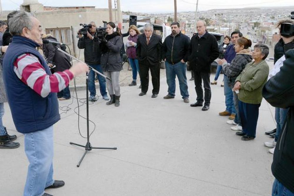 El municipio inaugur� pavimento en el barrio San Mart�n
