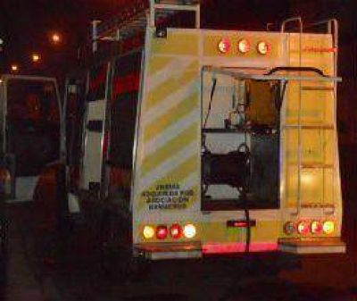 Incendio total de una camioneta  