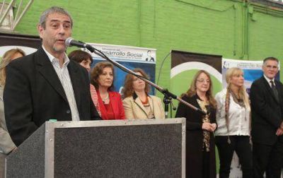 Ferraresi y Alicia Kirchner homenajearon a cientos de abuelos de Avellaneda