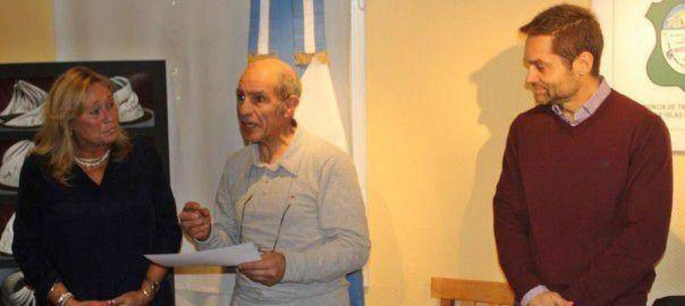 Antonino Pilello gan el concurso Monumento de Antiguos y Pioneros Pobladores de Ushuaia