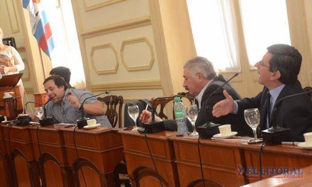 El clima de campa�a se traslad� al Concejo y la suba del boleto logr� su primer gui�o