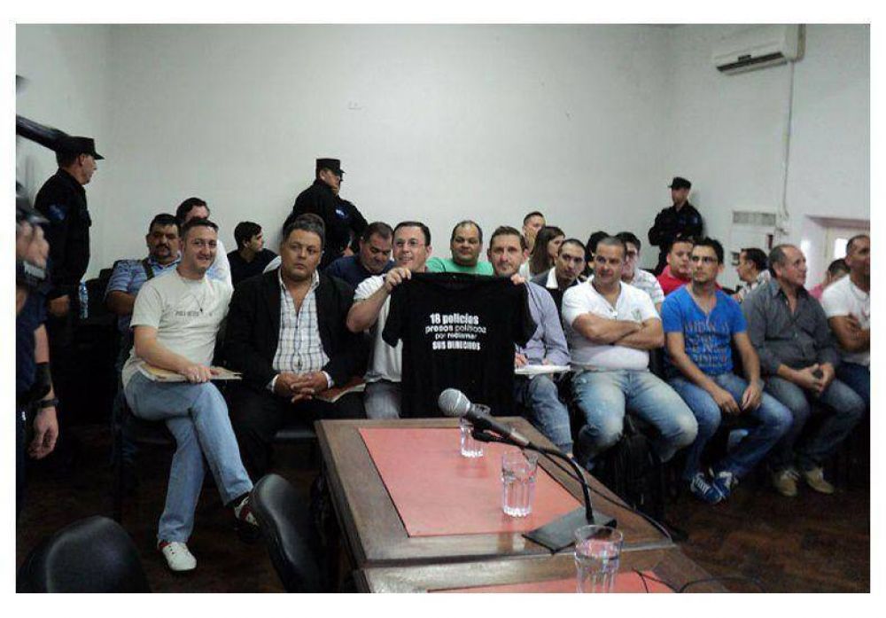 Detuvieron a un polic�a por falso testimonio en el juicio por sedici�n