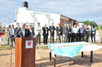 El Gobernador entreg� Viviendas y anunci� la ejecuci�n de m�s obras en Ber�n de Astrada