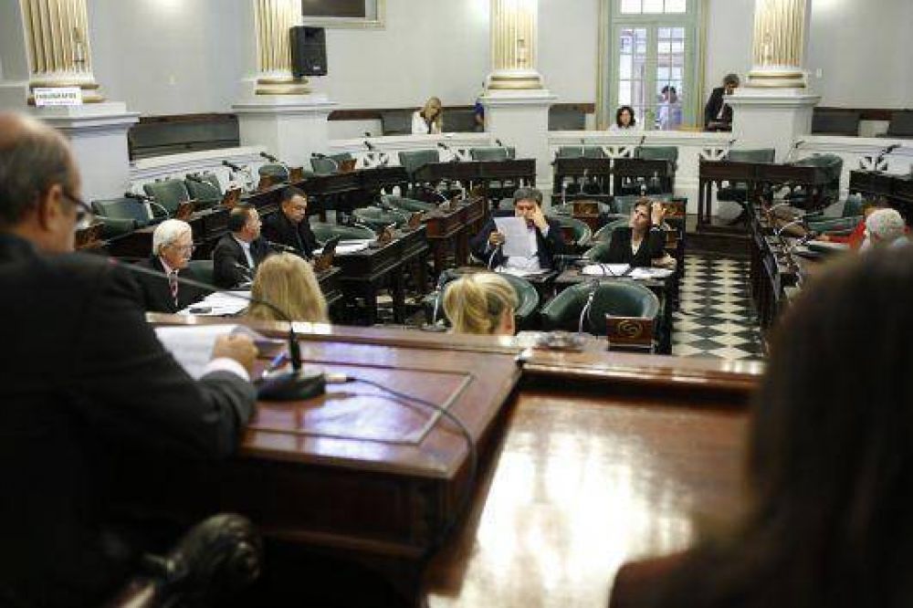 El Senado insisti� en la urgente construcci�n del puente que une Esquina con Sauce