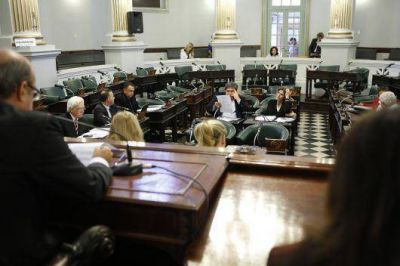 El Senado insisti� en la urgente construcci�n del puente que une Esquina con Sauce