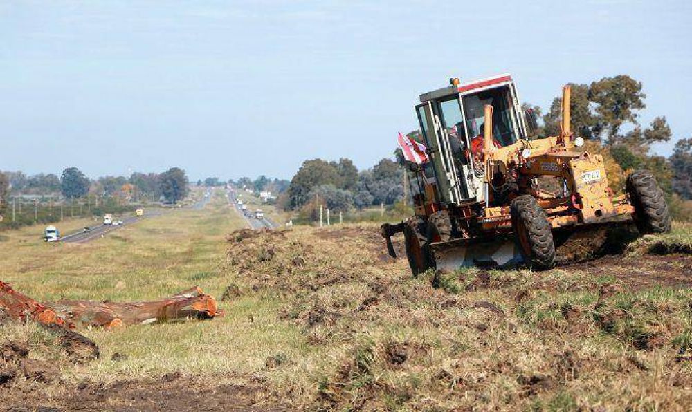 Construyen la primera Mega estaci�n de servicio en medio de la Autov�a Nacional 14