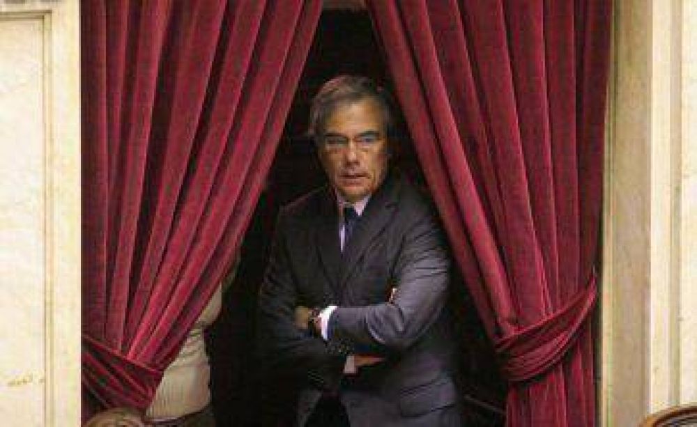 FR: se fue Juanjo Alvarez y se ir�a Othaceh�