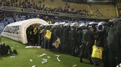 Berni responsabiliz� a la dirigencia del f�tbol y en Boca creen que la Polic�a arroj� el gas