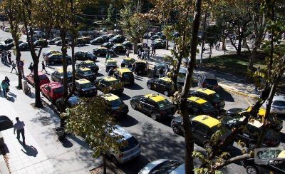 Taxistas denuncian que sufrieron 10 robos en 72 horas y amenazan con un paro