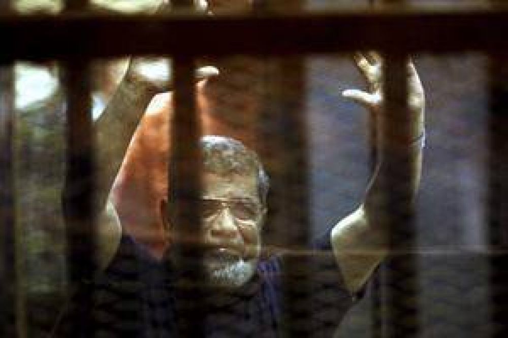 Mohamed Mursi, el ex presidente egipcio, fue condenado a muerte por espionaje