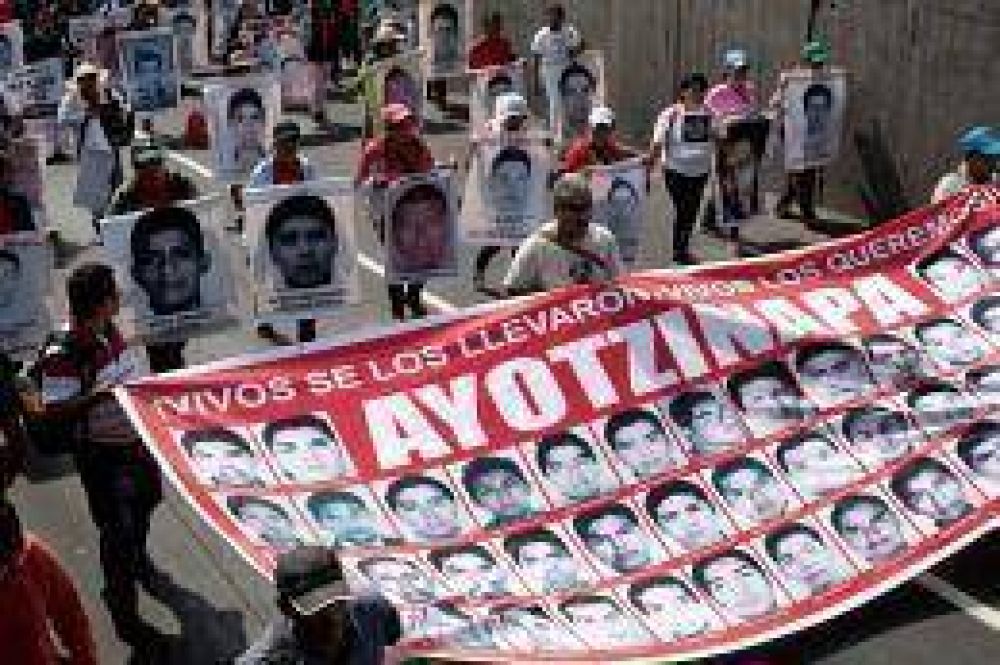Padres de los estudiantes desaparecidos en M�xico comienzan una gira por Am�rica Latina