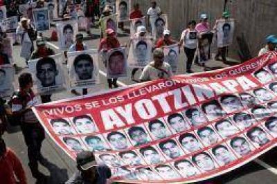 Padres de los estudiantes desaparecidos en M�xico comienzan una gira por Am�rica Latina