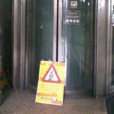 Cayo un ascensor en Vicente L�pez: 2 muertos