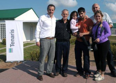 TENARIS ENTREG� 48 NUEVAS VIVIENDAS EN OTRA ETAPA DEL BARRIO SIDERCA