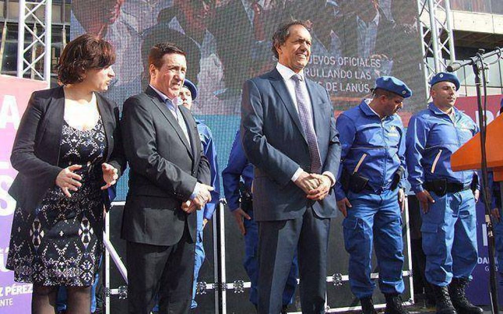 Los dos precandidatos del FpV se presentaron en Lan�s