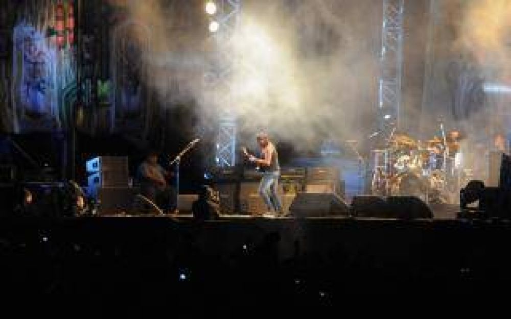 En Tandil, La Renga brind� un extenso show ante miles de fan�ticos