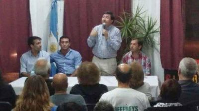 L�pez particip� en charla de desarrollo social con Daniel Arroyo en Miramar  