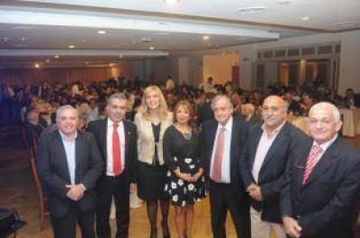 El�as de P�rez expuso sus ideas