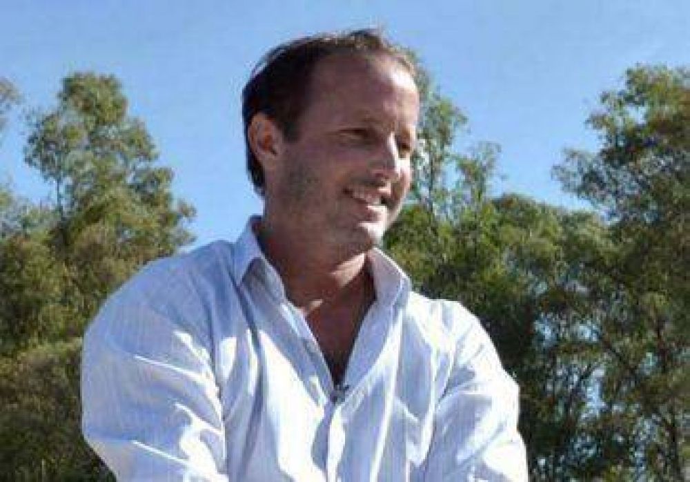 Casi afuera, MI presiona con una encuesta