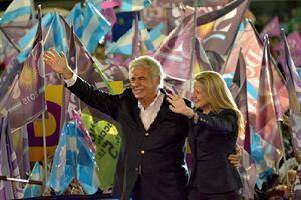 De la Sota se lanz� a la Presidencia con un masivo acto en C�rdoba