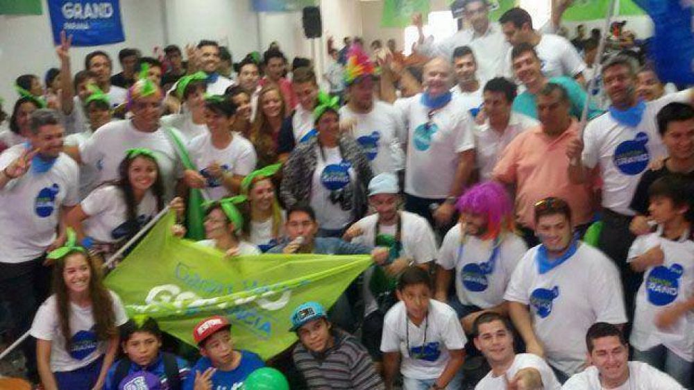 Paran�: Grand de campa�a con j�venes