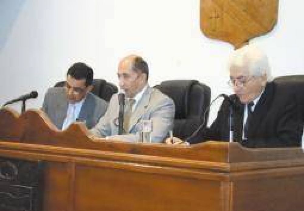 Extra�a denuncia de un concejal que no quiere ser �tomado por forro�