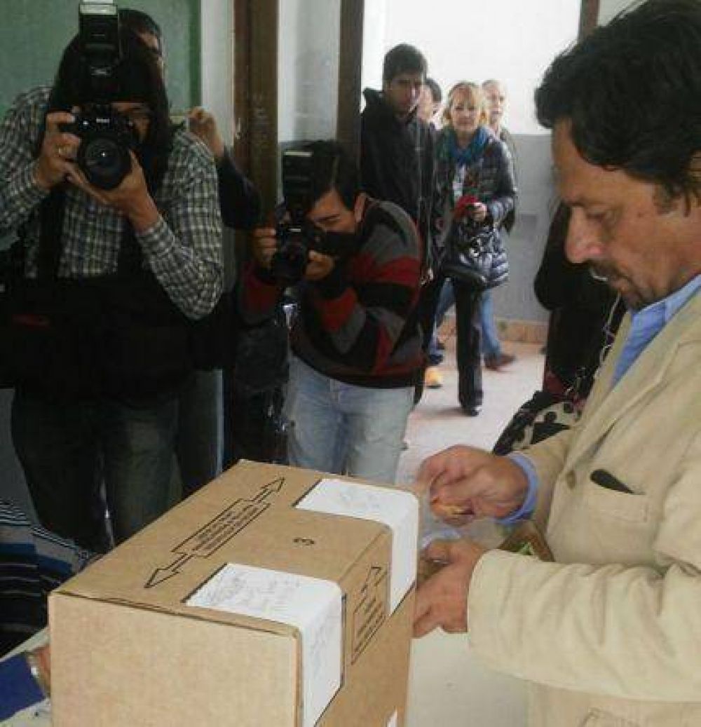 S�enz vot� y denunci� una irregularidad