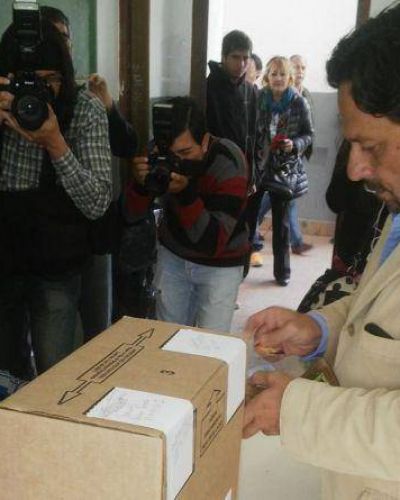 S�enz vot� y denunci� una irregularidad