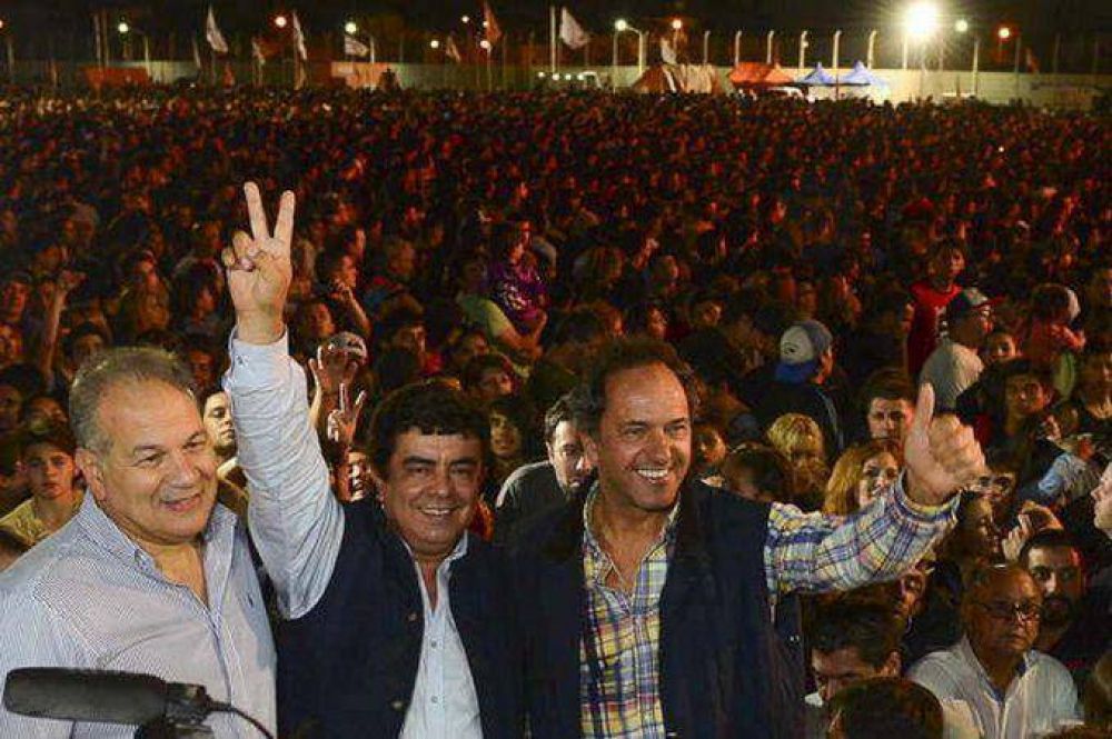 Scioli acompa�o a Espinoza en La Matanza frente a m�s de 80 mil personas