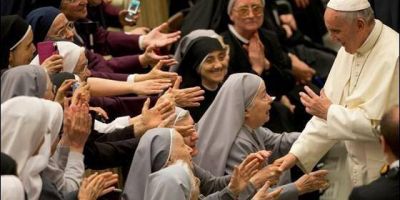Francisco invita a los religiosos a 