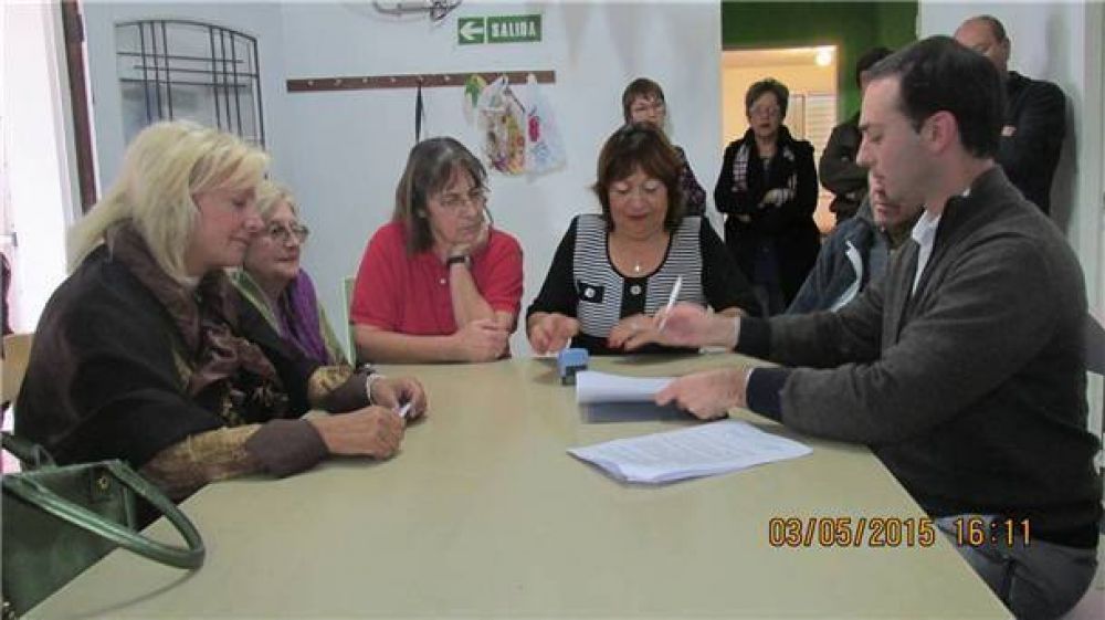La diputada March entreg� subsidios a instituciones