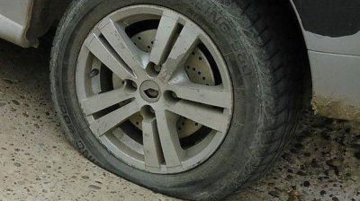 Cortan los neum�ticos de una decena de veh�culos en el barrio Pietrobelli