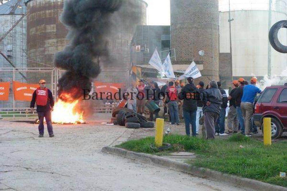 Sigue el conflicto de la federaci�n de Aceiteros que incluye a la empresa Germa�z de nuestra ciudad.