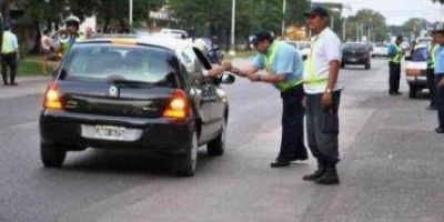 Joven borracho con una pierna enyesada atropell� a un inspector de tr�nsito