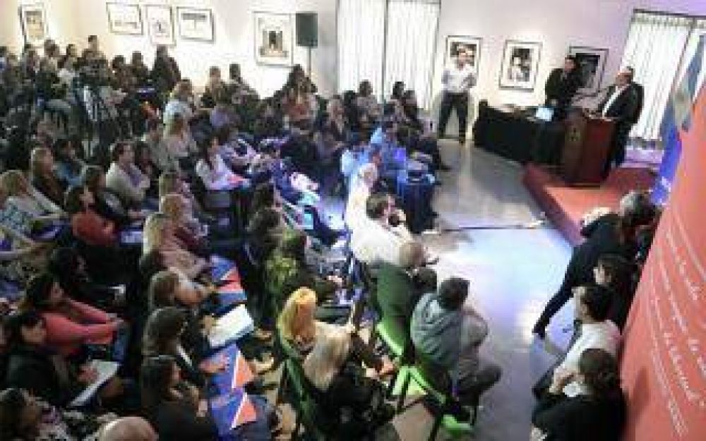 Z�ccaro anunci� la puesta en marcha del Boleto Docente en Pilar